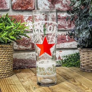 Graviertes Heineken Pint Glas. Personalisiert mit Ihrer Nachricht. Ideal für Papa oder einen Heineken-Liebhaber!