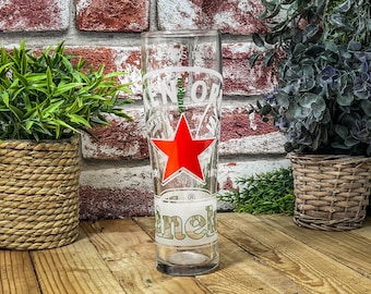 Graviertes Heineken Pint Glas. Personalisiert mit Ihrer Nachricht. Ideal für Papa oder einen Heineken-Liebhaber!