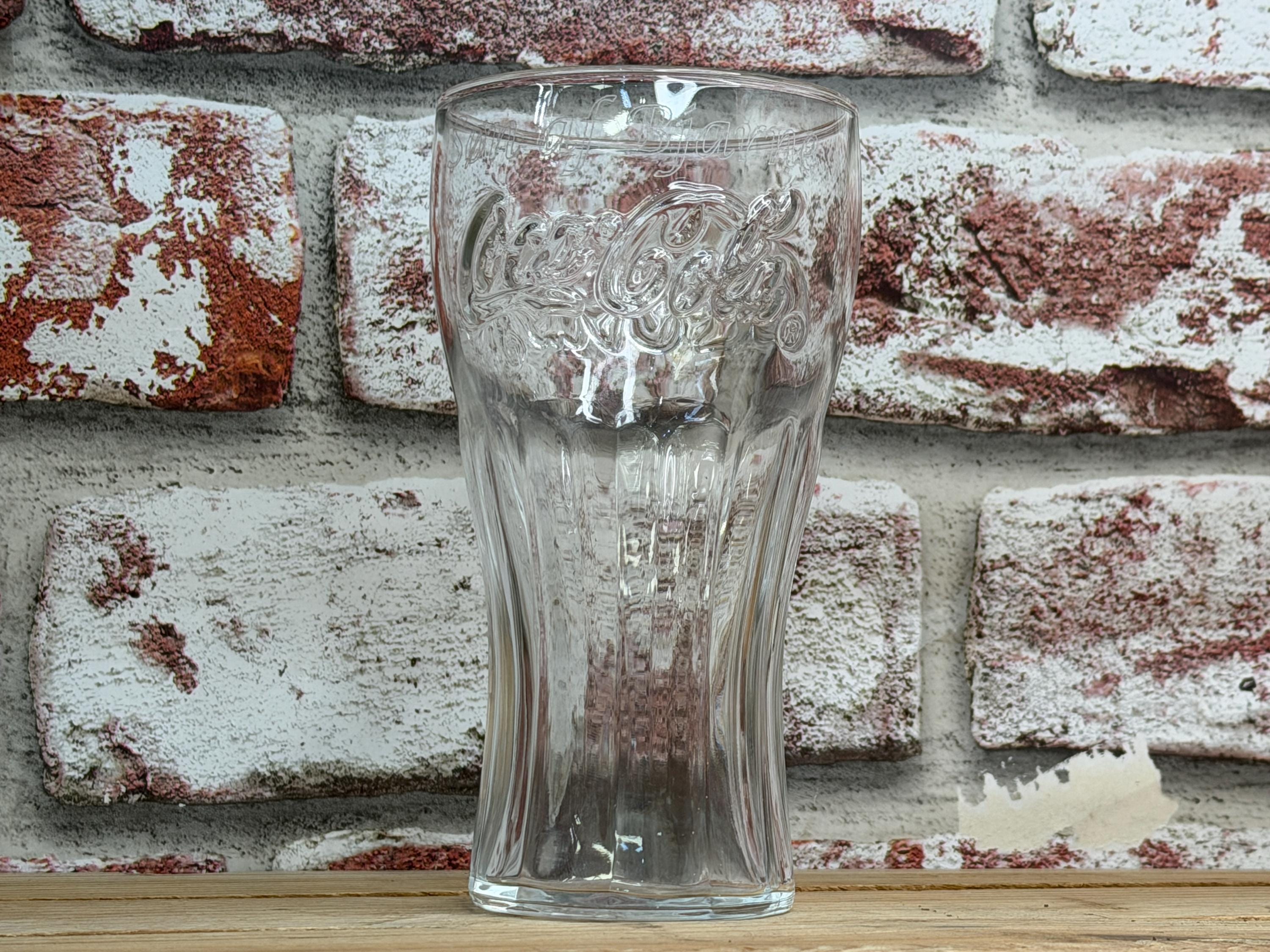 12 ounce plastic wine glasses Upscale Round White 12 Oz. Plastic Wine Goblets | 6 Cups main image 0