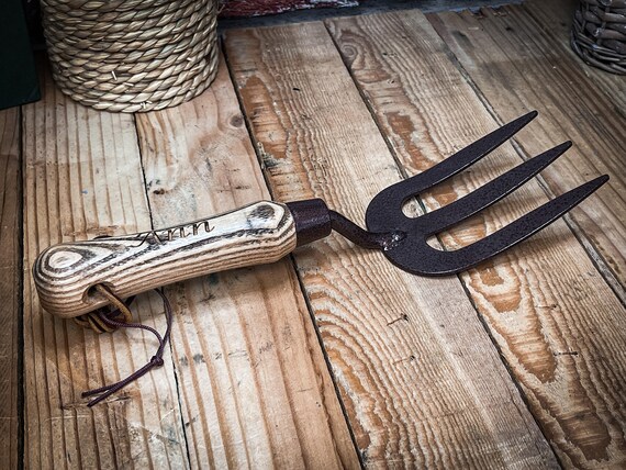 Personalised Spear Jackson Garden Trowel or Fork. Your Message