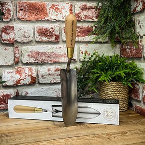 Sophie Conran Lange Gartenkelle. Ihre Nachricht Lasergraviert in den Griff. Tolles persönliches Geschenk für Gartenfreunde jeden Alters!