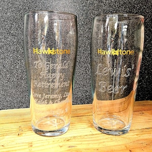 Echte Hawkstone Brewery gepersonaliseerde pint of halve pint glas - op maat gegraveerd met jouw tekst
