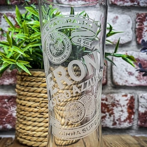 Engraved Peroni Nastro Azzurro Glass. Available in Pint or Half-Pint Engraved with your message. Great for Dad or any Italian Beer Lover 10 Uncje objętości