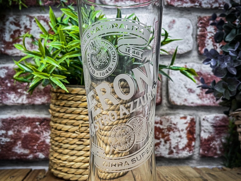 Engraved Peroni Nastro Azzurro Glass. Available in Pint or Half-Pint Engraved with your message. Great for Dad or any Italian Beer Lover 10 Uncje objętości