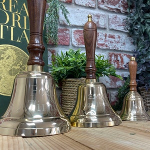Campana de mano personalizada de latón o cromo. ¡Grabada con tu mensaje! Perfecta para el hogar, el barco, el pub, el restaurante, el hotel. Varios tamaños