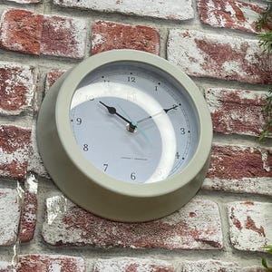 Angepasste Sophie Conran Gartenuhr - Personalisiert mit jeder Nachricht - Ideales Geschenk für einen Gärtner - Wetterfest - Frostsicher