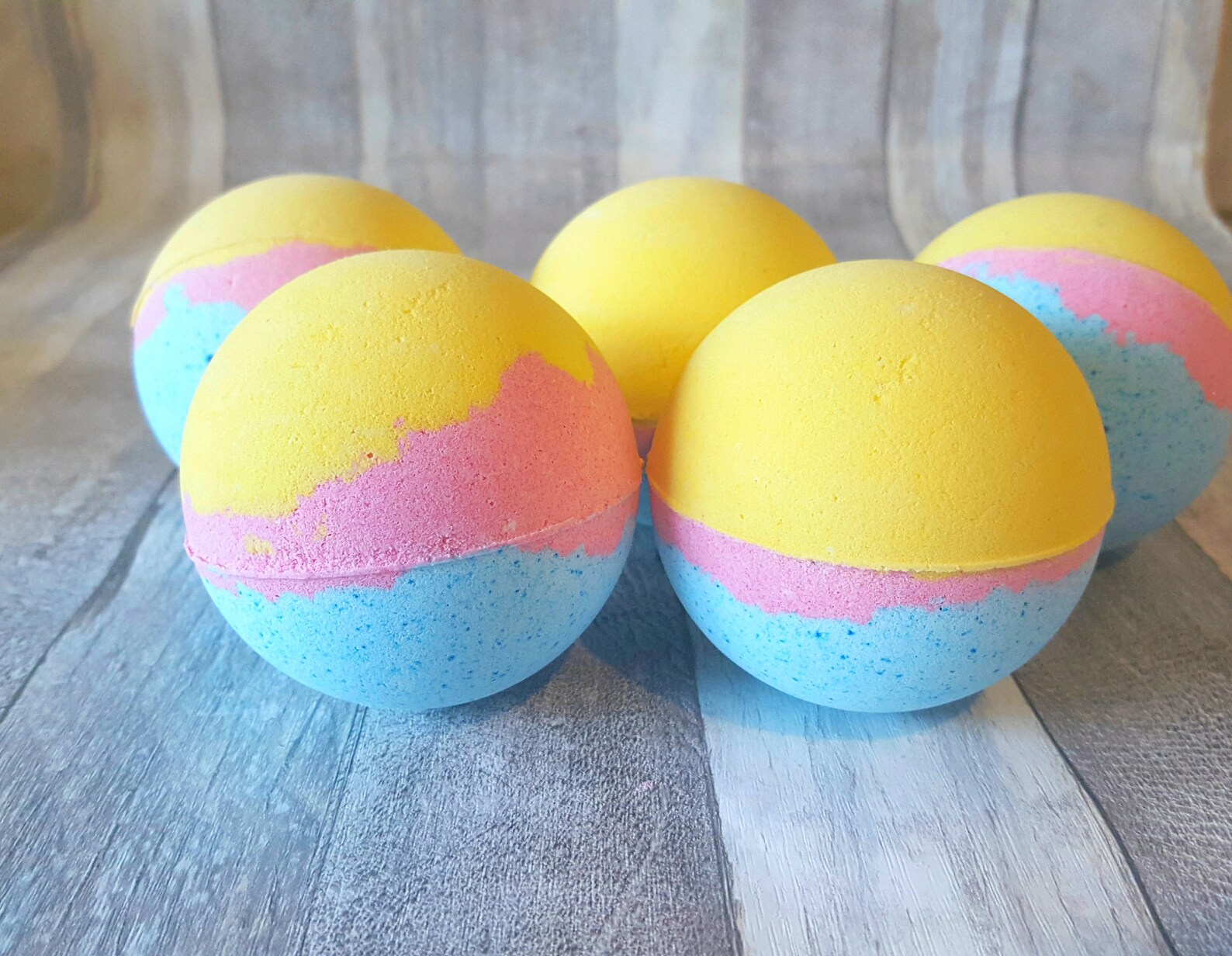 Bubble gum bath bomb 6oz bath bomb bath fizz gift for her | Etsy