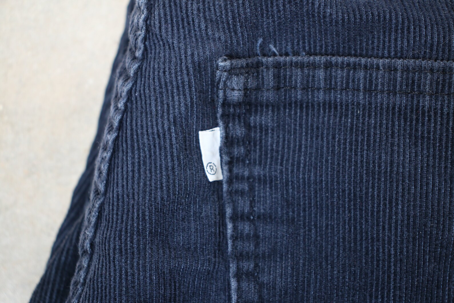 levi's white tab