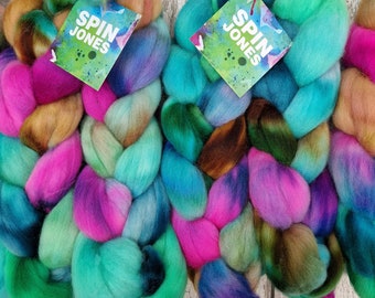 Hand dyed Punta Arenas fibre for spinning 100g (3.5oz) - PUDDLE