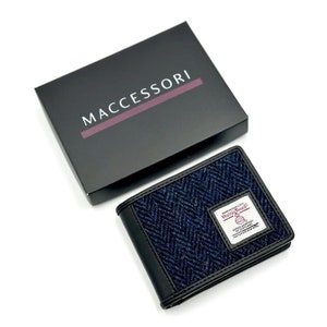 Carteira Masculina em Blue Herringbone Harris Tweed. Esta carteira Coin Bifold é um presente exclusivo para ele