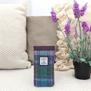 Étui à lunettes Harris Tweed à carreaux violet et vert, excellents accessoires écossais.