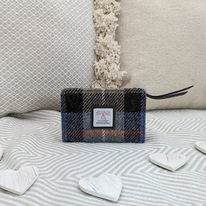 Mittelgroße gewebte Geldbörse in blau braun Karo aus Harris Tweed. Zip Wallet / Einzigartige Geldbörse .