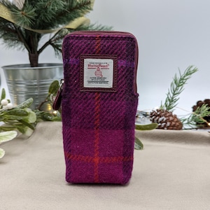 Portaocchiali doppio in Harris Tweed a quadri viola. Piccolo accessorio scozzese.