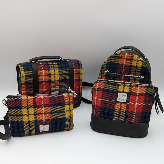 イエローのハリスツイードを使用したスクエアショルダーバッグ。この