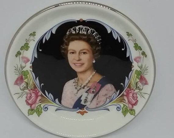 Crown Staffordshire Trinket Dish, Queen Elizabeth Silver Jubilee Dish, 1977 Silver Jubilee Queen Elizabeth, Royal Souvenir Trinket Dish