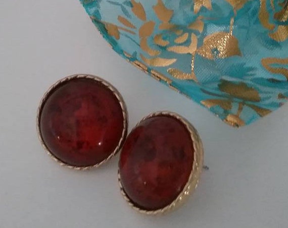 Garnet Red Glass Button Earrings, Vintage Garnet Red Cabochon Earrings, Button Red Garnet Vintage Earrings, #GarnetColor, Cabochon Earrings