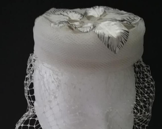 Vintage Pillbox Fascinator With Netting. Vintage White Fascinator with Netting, White Mesh Pillbox Hat and White Netting, Wedding Fascinator
