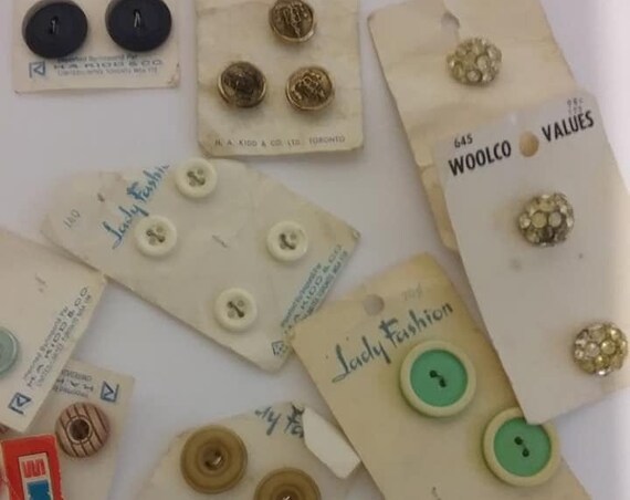 Vintage Mixed Buttons Lot