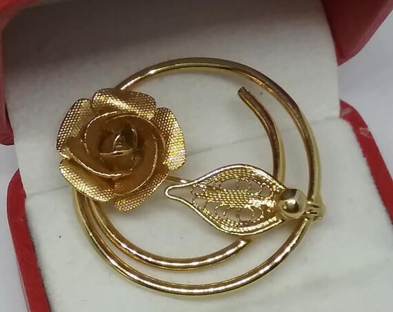 Vintage Sarah Coventry Signed Brooch, Vintage Rose Brooch, Vintage Sarah Cov Hallmark Brooch, Gold Tone Textured Rose Brooch, Rose in Circle
