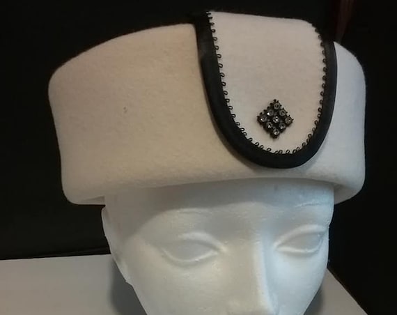 Vintage 1960's Pillbox Hat, Cream Colored Felt