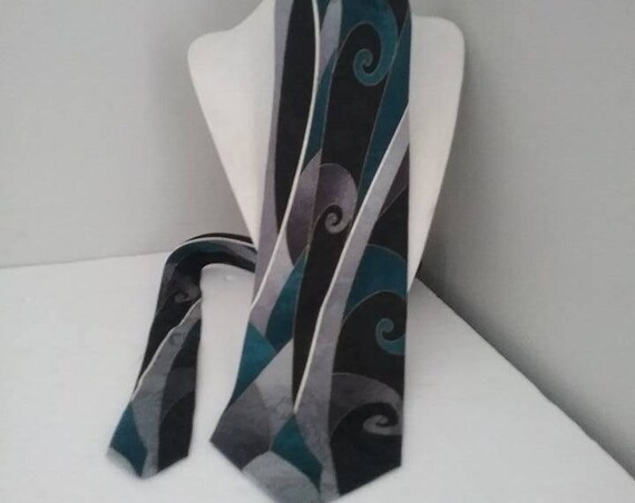 Men's Silk Tie by Club International, Made in Canada, Geometric Pattern