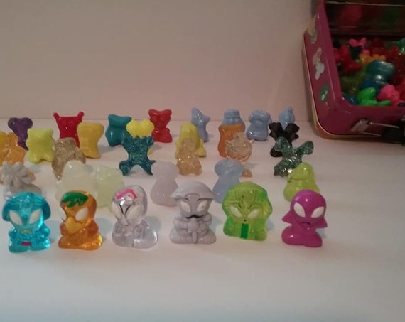 Vintage Gogos Crazy Bones, Vintage Children's Collectible Crazy Bones, Vintage 90 Collectible Crazy Bones, Vintage Crazy Bones and Tin case