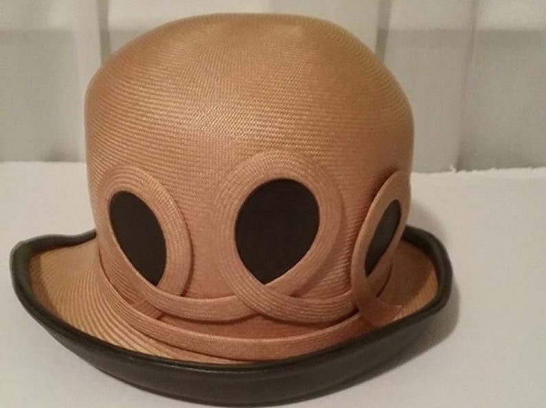 by Nadelle Montreal 1960/'s Flapper Style Cloche Beige with Black