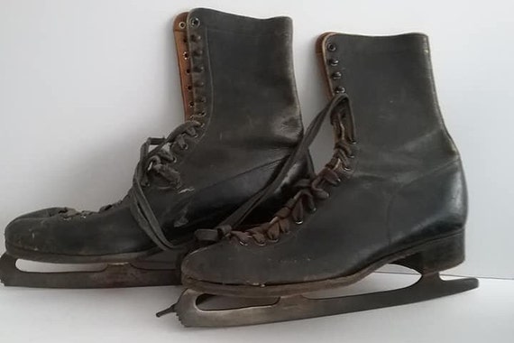 Antique Men's Ice Skates