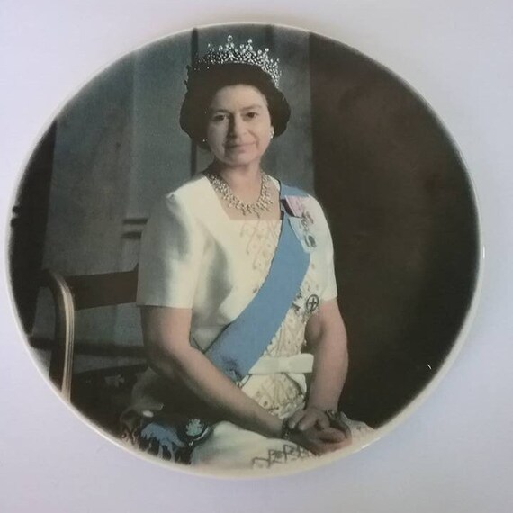 Queen Elizabeth II Commemorative Plate