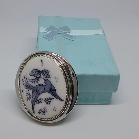 Vintage Whiting & Davis Delft Brooch