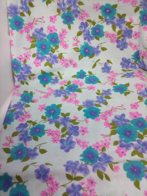 Bright Floral Cotton Fabric, Light Cotton Floral Material, Vintage-Inspired Floral Fabric