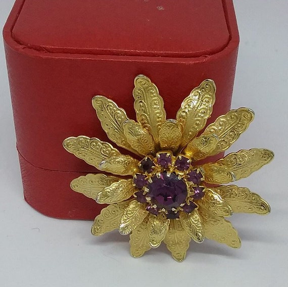 Vintage gold tone and Purple Rhinestone Brooch, Vintage Gold Tone Floral Brooch, Retro Amethyst Rhinestone and Golden Brooch, Golden Brooch