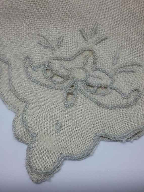 Vintage Linen Napkins, Vintage Linen and Embroidered Napkins, Bone Color Linen Napkins, Floral Embroidered and Cutout Linen Napkins