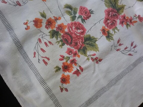 Vintages Roses Tablecloth,