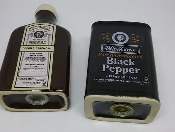 Vintage Watkins-look Salt and Pepper Shakers, Retro Look Watkins Salt and Pepper, Retro Salt and Pepper Shaker, Watkins Look-alike Shakers