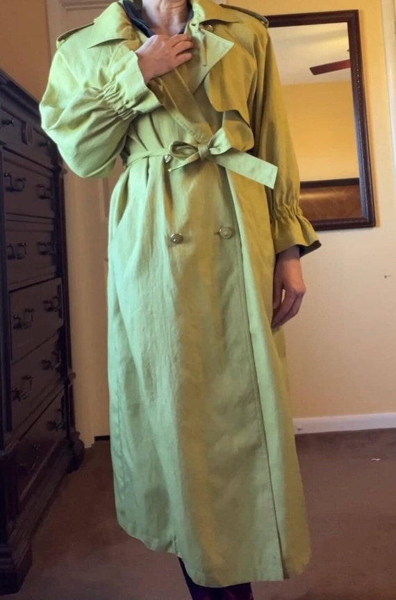 Women's Trenchcoat /  Raincoat Vintage - image 1