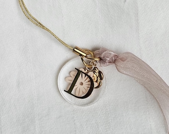 Monogrammed Daisy Phone Charm – Custom Floral Mother's Day Gift, Personalized Pastel Loop Charm, Handmade Spring Accessory for Her