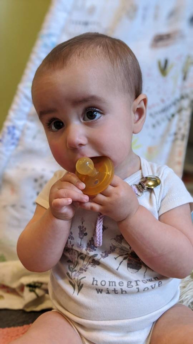 Eco-Piggy Rounded or Orthodontic Eco-Pacifier in 0-6m or 6m 100/% rubber pacifier MUST be purchased with a Brombie clip