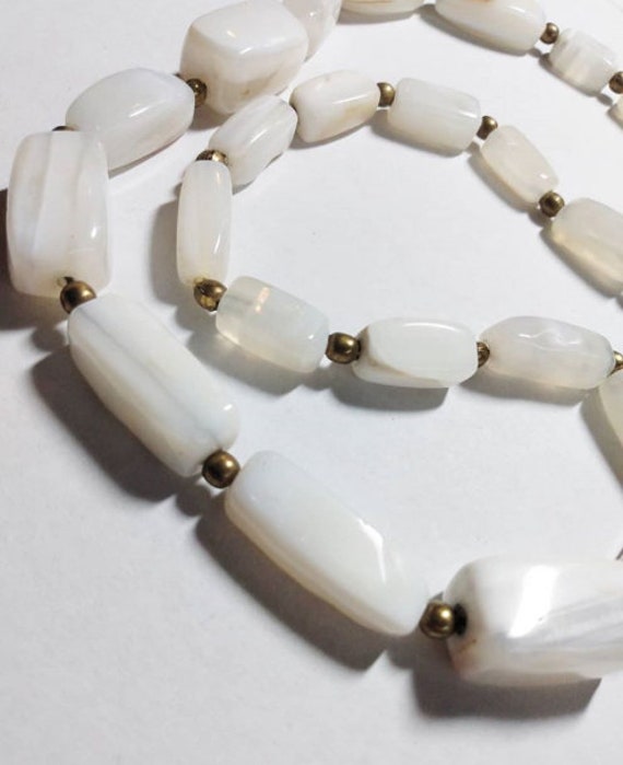 1960s Smooth white marbled stone bead necklace