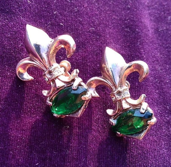 Fleur de leis with clear emerald green cut glass … - image 3