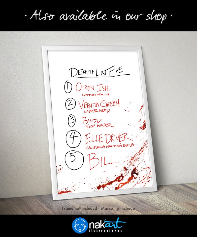 Puede incluir: Una impresi&oacute;n enmarcada blanca con un fondo de salpicaduras de sangre roja. La impresi&oacute;n presenta una lista manuscrita titulada "Death List Five" con cinco nombres y sus n&uacute;meros correspondientes. Los nombres son O-Ren Ishii, Vernita Green, Budd, Elle Driver y Bill.