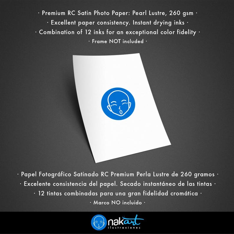 Imagen informativa de un poster blanco en vista de tres cuartos, con el logotipo azul de la marca en el centro. En la parte inferior aparece un texto técnico en español con las características del producto: Papel fotográfico Satinado RC Premium Perla Lustre de 260 gramos, Excelente consistencia del papel, Secado instantáneo de las tintas, 12 tintas combinadas para un gran fidelidad cromática, Marco no incluido. En la parte superior, el texto técnico en español traducido al inglés.