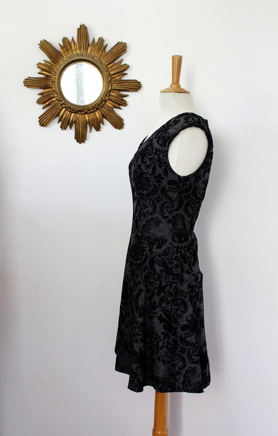 Baroque vintage dress in black and grey sleeveles… - image 6