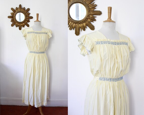 Robe de nuit drapée ancienne en soie jaune claire… - image 1