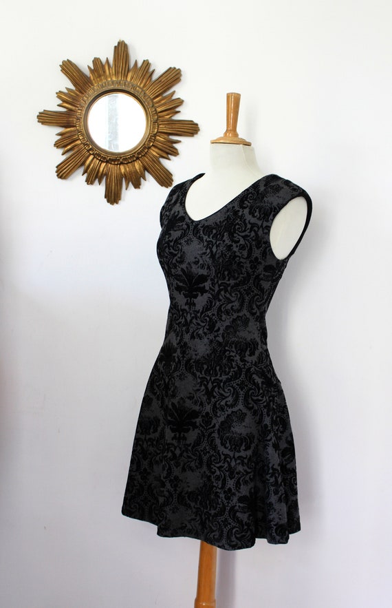 Baroque vintage dress in black and grey sleeveles… - image 4
