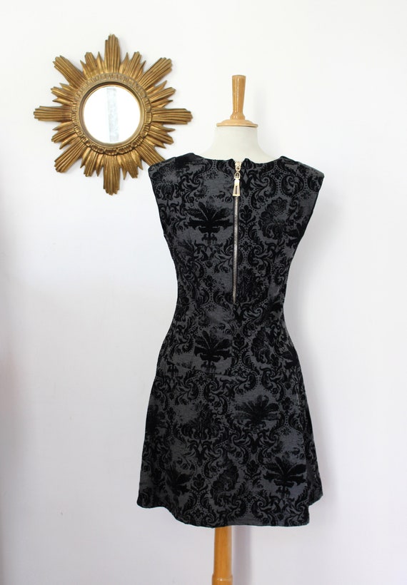 Baroque vintage dress in black and grey sleeveles… - image 7