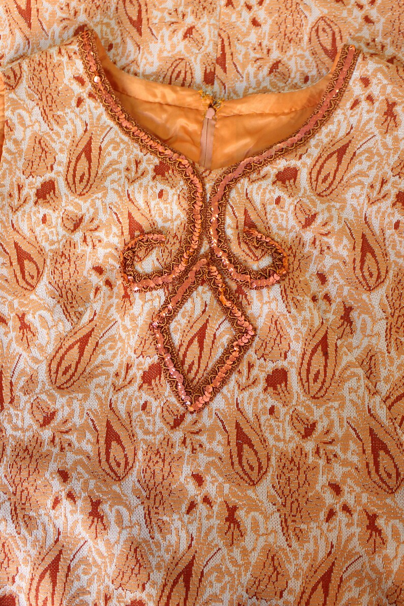 Vintage 60/'s vintage evening dress without sleeves in metallic bright orange with sequin bead and embroidered ribbon