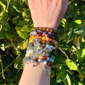 Five Nights at Freddy’s-themed Elasticated Gemstone Bracelets— Freddy Chica Bonnie Foxy Baby Monty Gator Roxy Roxanne Wolf FNAF Fazbear