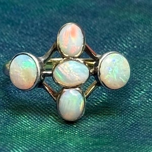 Unique Vintage 9ct Yellow Gold Opal Ring