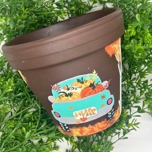 Maceta interior/exterior pintada a mano - Maceta de flores o suculentas con drenaje - Decoración del hogar - Regalo de cumpleaños - Hello Fall - Calabazas